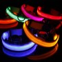 רצועת צוואר לכלב עם תאורת LED מתכווננת 3 מצבים, מידה: S (משלוח צבע אקראי)